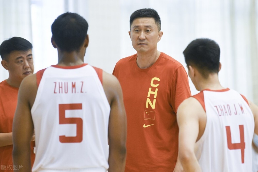 央视全程直播，杜锋指导中国男篮主教练生涯要结束了