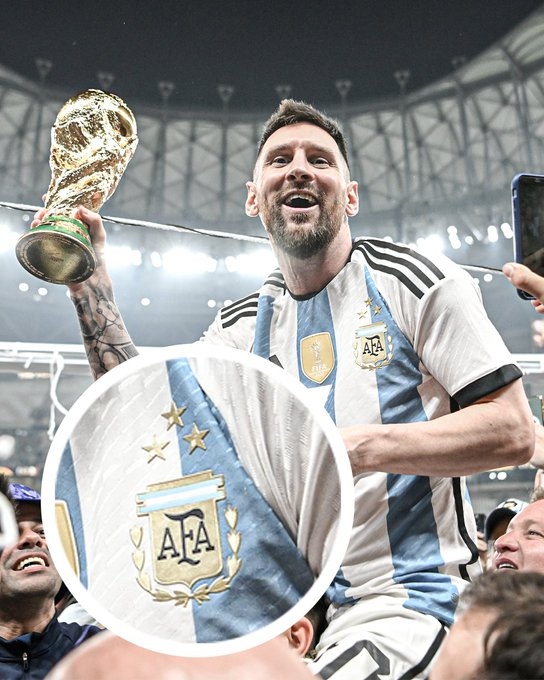 赛后庆祝，梅西换上三星阿根廷球衣